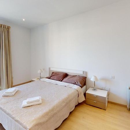 Spacious 2 Bedroom Apartment In スリーマ エクステリア 写真