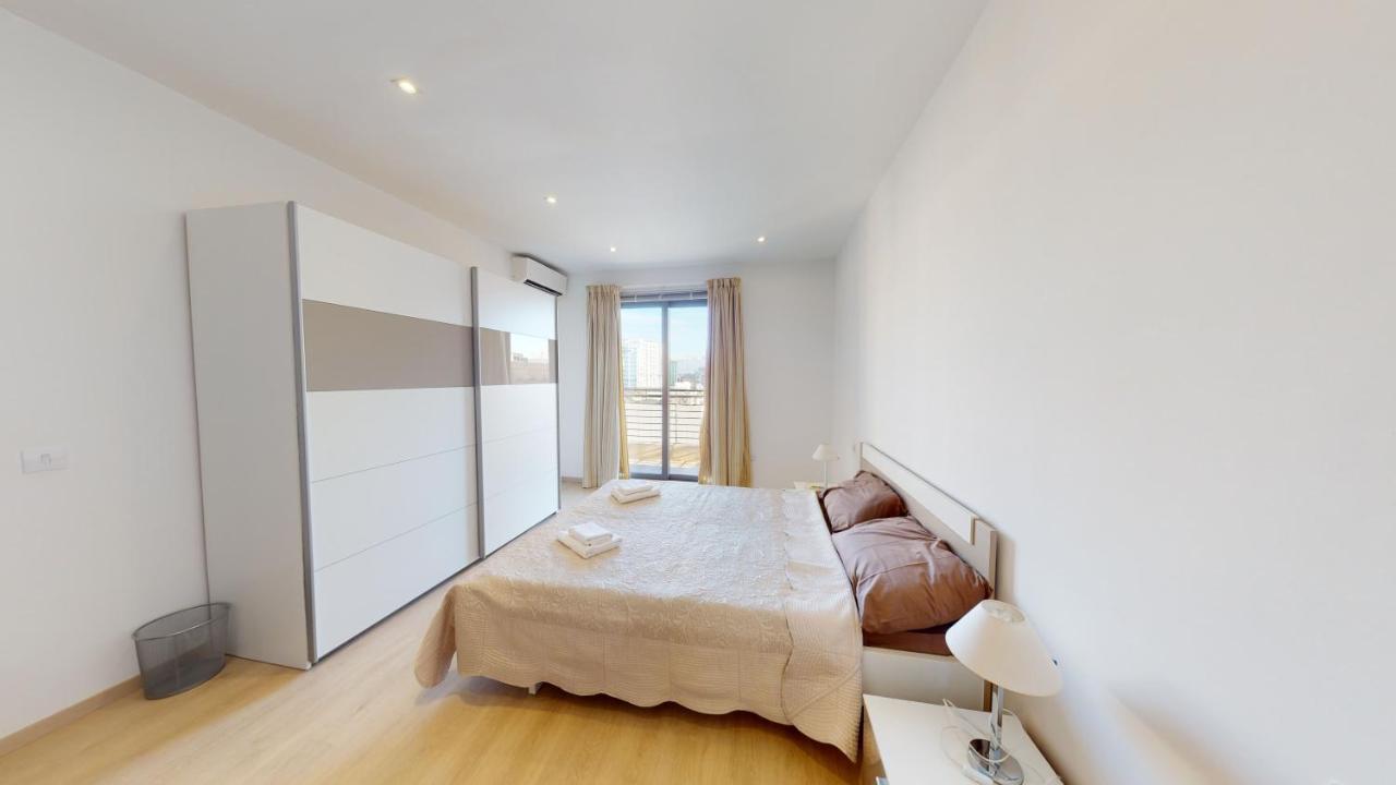Spacious 2 Bedroom Apartment In スリーマ エクステリア 写真