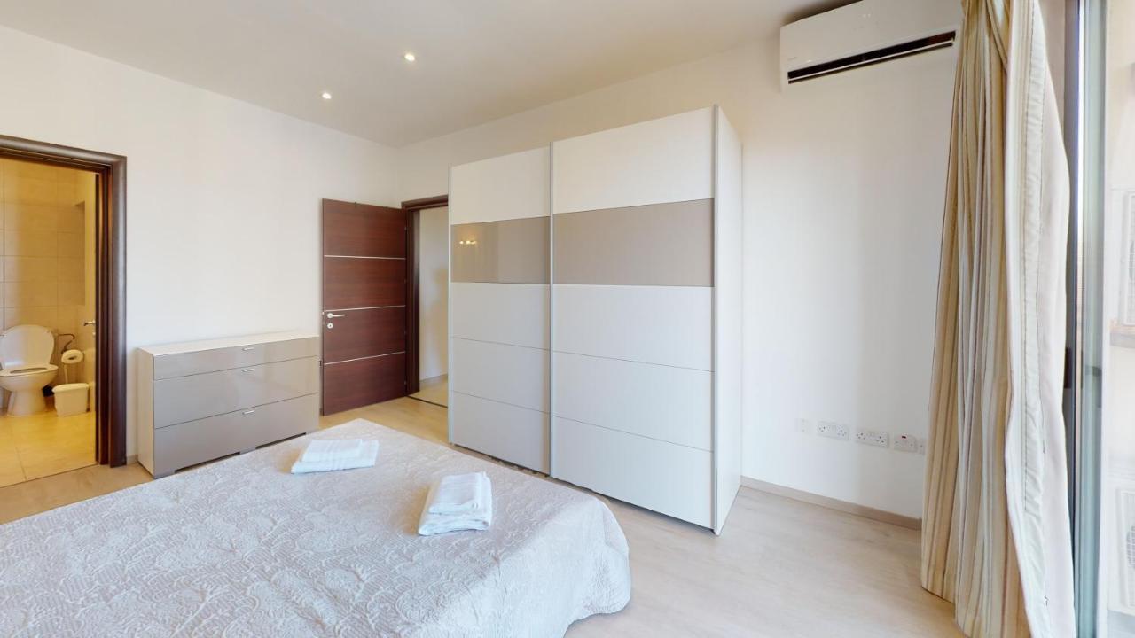 Spacious 2 Bedroom Apartment In スリーマ エクステリア 写真